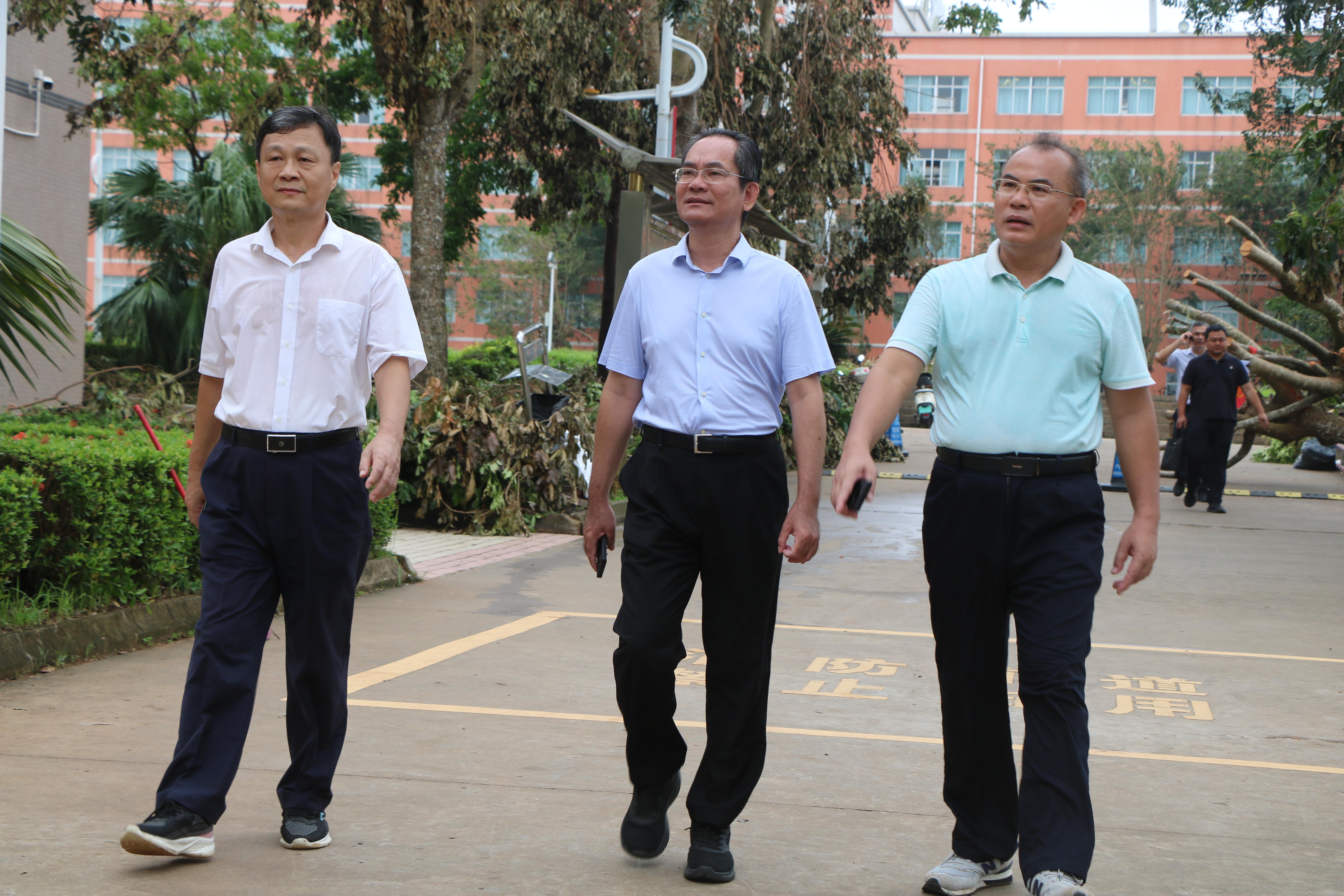 省教育厅邢孔政副厅长莅临leyu乐鱼·官方web站登录入口调研灾后恢复重建工作